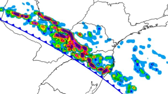 Ciclone e frente fria trazem tempestades e granizo ao Paraná