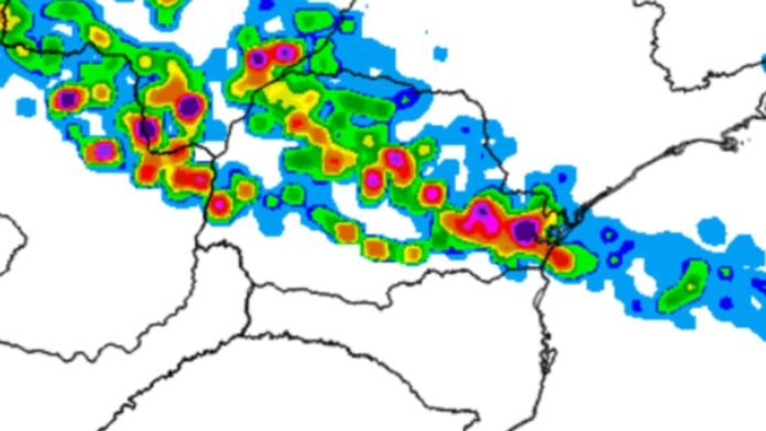 Frente fria traz tempestades e frio forte ao Paraná